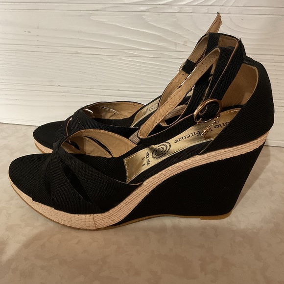 Vittorio D Firenze Elegant Black Wedge Sandals with ankle strap and stars charm - Picture 2 of 6